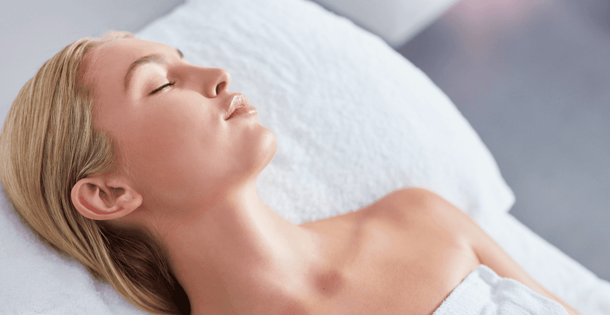 model-patient-couch-towel