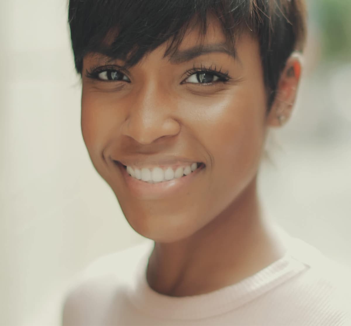 youthful-face-short-hair