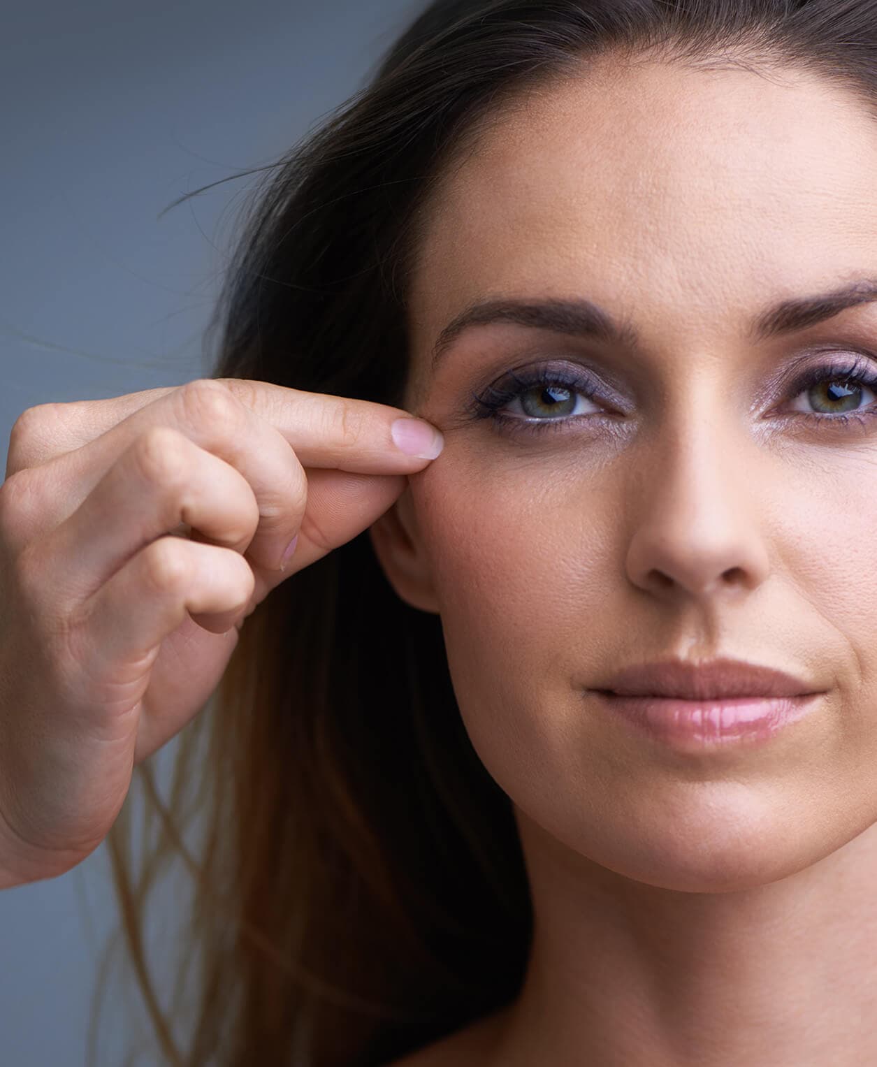 wrinkles-face-fingers-crow's-feet