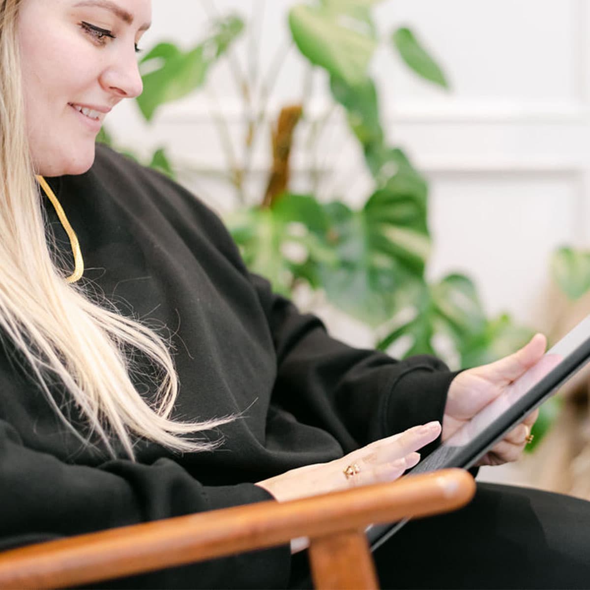 consulting-image-women