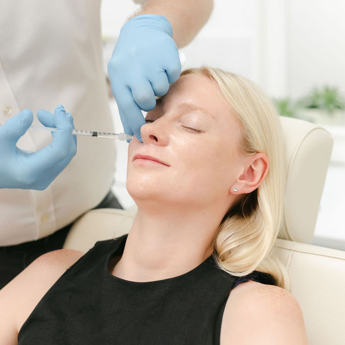 duncan-brennand-injecting-women